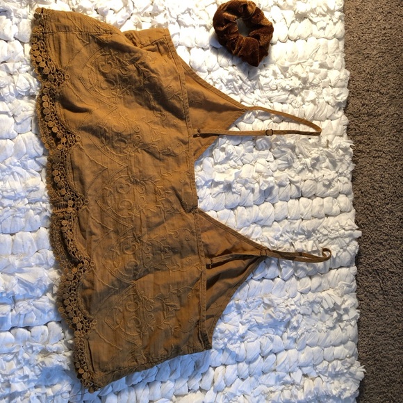 Forever 21 designed cropped top - Picture 2 of 3